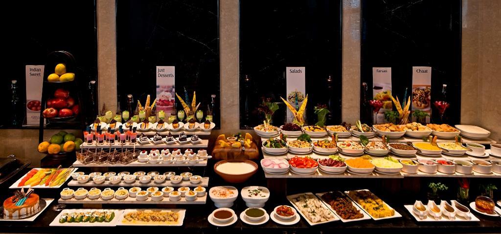 Fortune Jp Palace, Mysore - Member Itc Hotels' Group Restaurante foto A buffet at a hotel